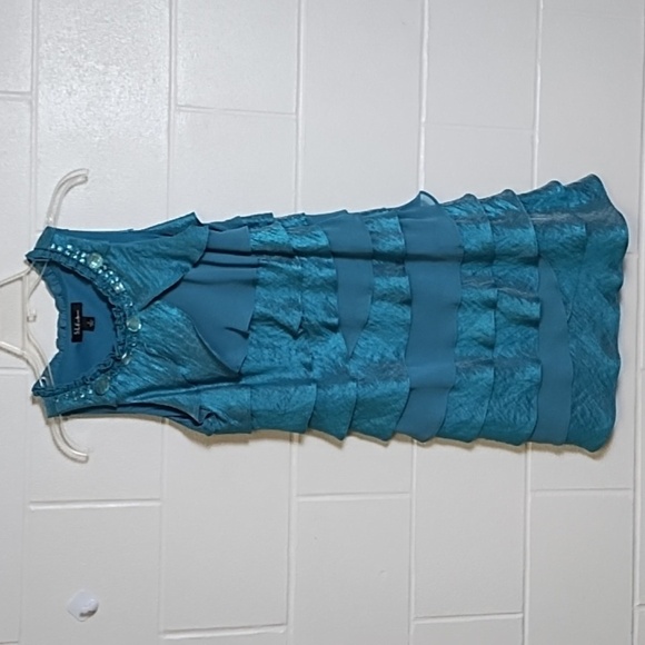 Elegant Teal Sleeveless Layered Dress - Picture 12 of 15